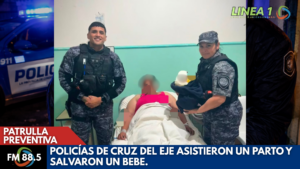 Policías de Cruz del Eje asisten a un recién nacido durante un parto de urgencia en barrio El Quimilo.