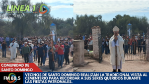 Vecinos de Santo Domingo realizan la tradicional visita al cementerio para recordar a sus seres queridos durante las fiestas patronales.