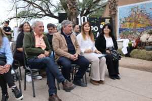 Entre las autoridades presentes